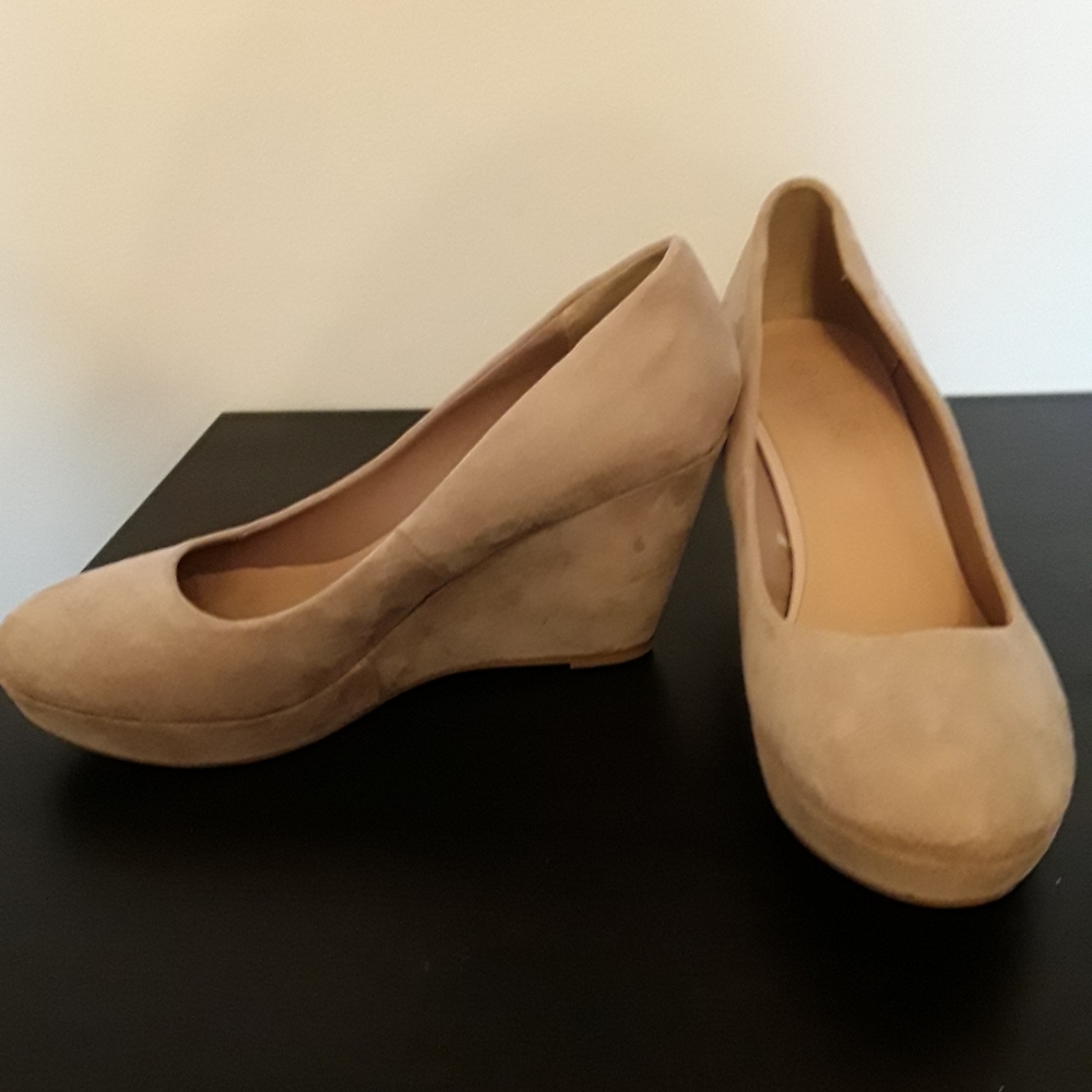 Nude wedges